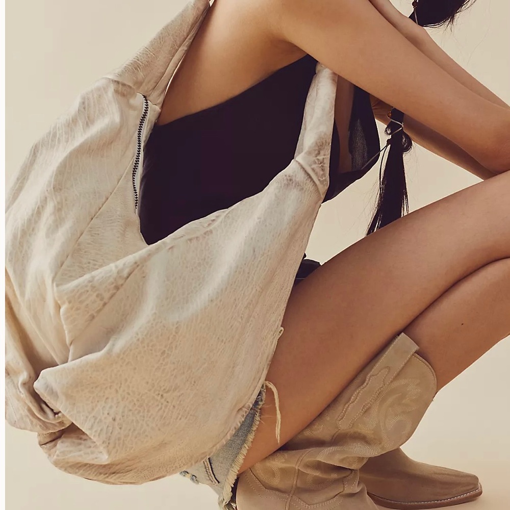 Rare! Free People soft suede Hobo bag- Dove Gray with chain link accent